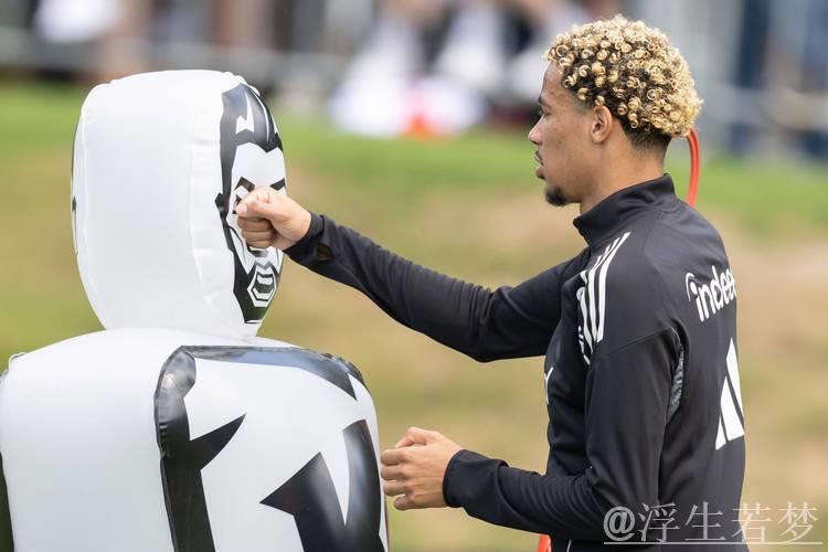 纽卡8000万欧敲定埃基蒂克，交易细节正由经纪人商谈